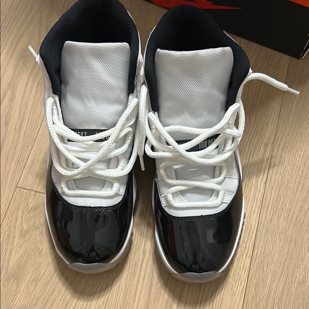Air Jordan 11 Retro (2018) Black and White Sneakers with box - Picture 7 of 7